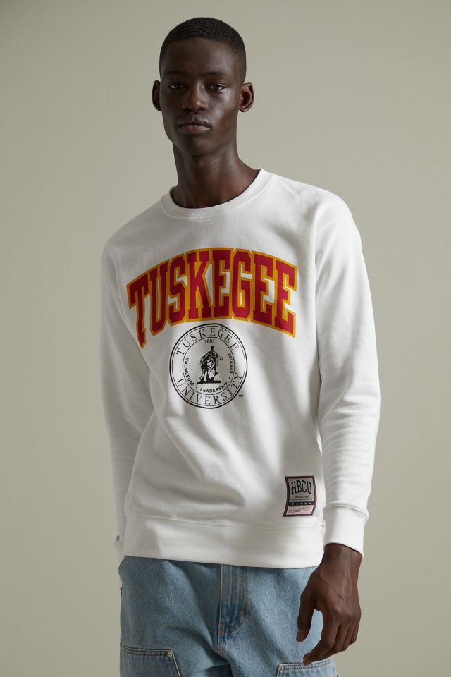 Mitchell & Ness Raiders Crew-Neck Sweatshirt - Urban Outfitters