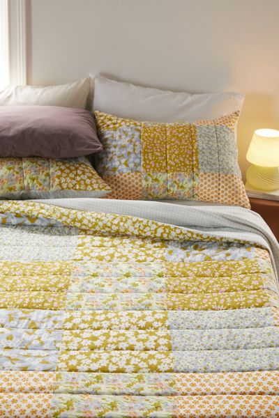Leigh Ditsy Floral Patchwork Quilt