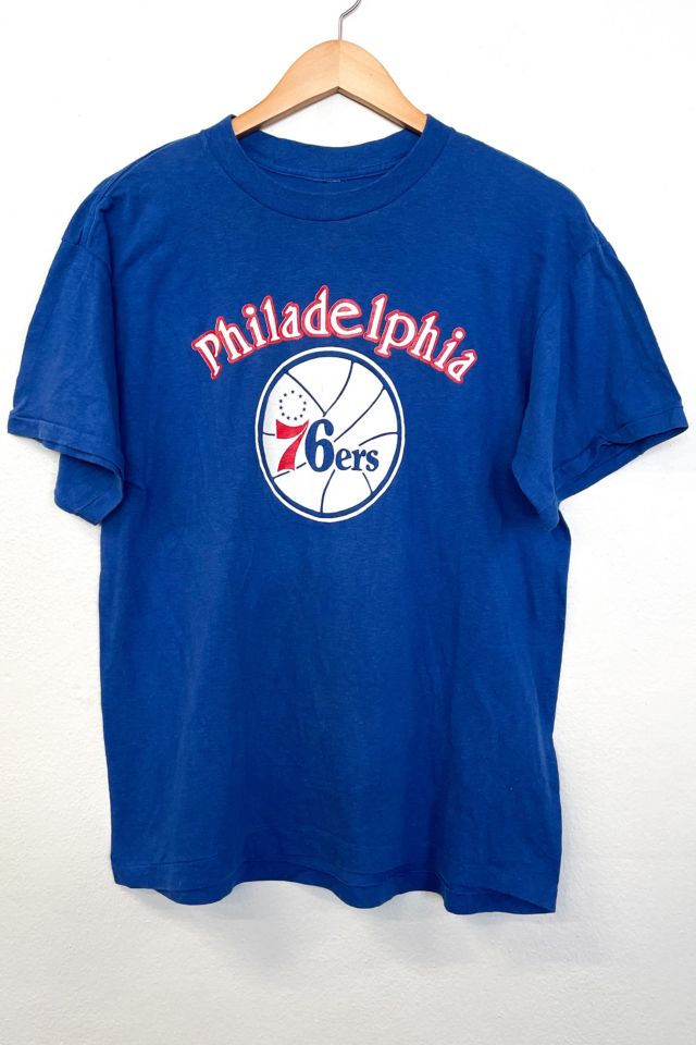 RetroGetgo Vintage Philadelphia 76ers T-Shirt by Logo 7