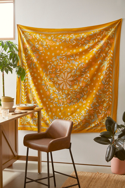 Marlon Floral Medallion Tapestry | Urban Outfitters