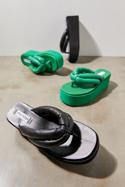 Steve Madden Billion Platform Thong Sandal | Urban Outfitters