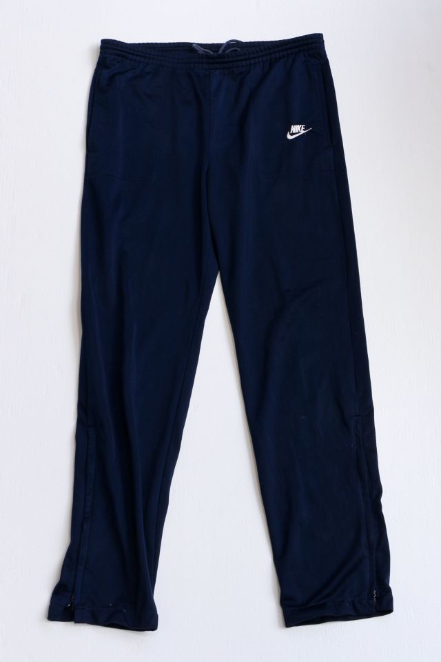 Nike sweatpants shop with zipper bottom