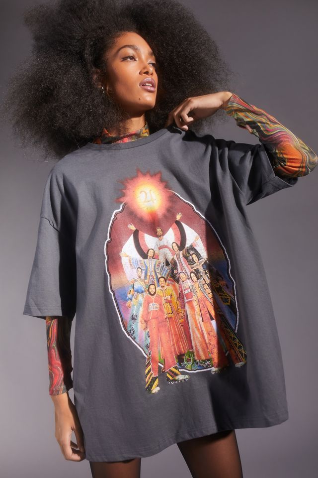 genvinde en milliard Burger Earth, Wind & Fire Graphic T-Shirt Dress | Urban Outfitters