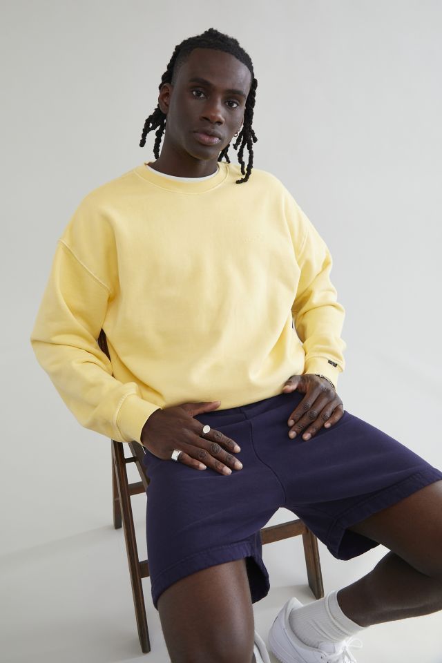 Levi’s Red Tab Crew Neck Sweatshirt | Urban Outfitters