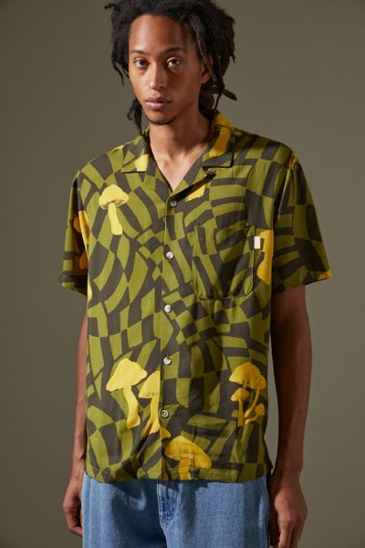 어반 아웃피터스 셔츠 Urban Outfitters UO Warped Shroom Camp Shirt,Green