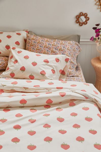 Strawberry deals comforter queen