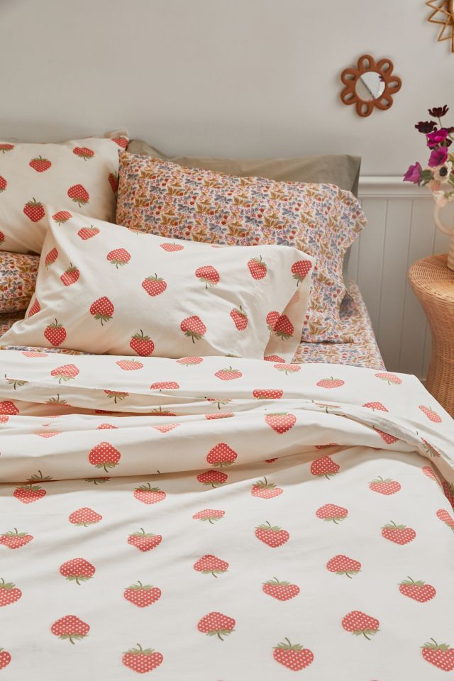 Strawberry Duvet Set | Urban Outfitters Canada