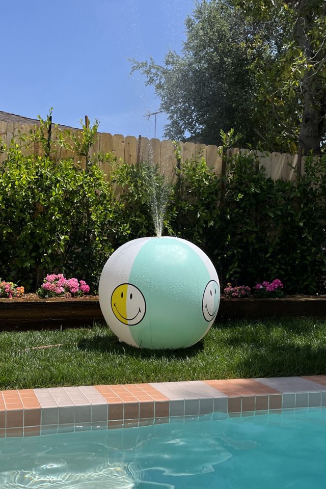 Sunnylife Happy Face Sprinkler