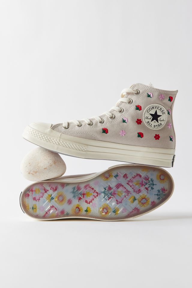 Converse with outlet flowers on them