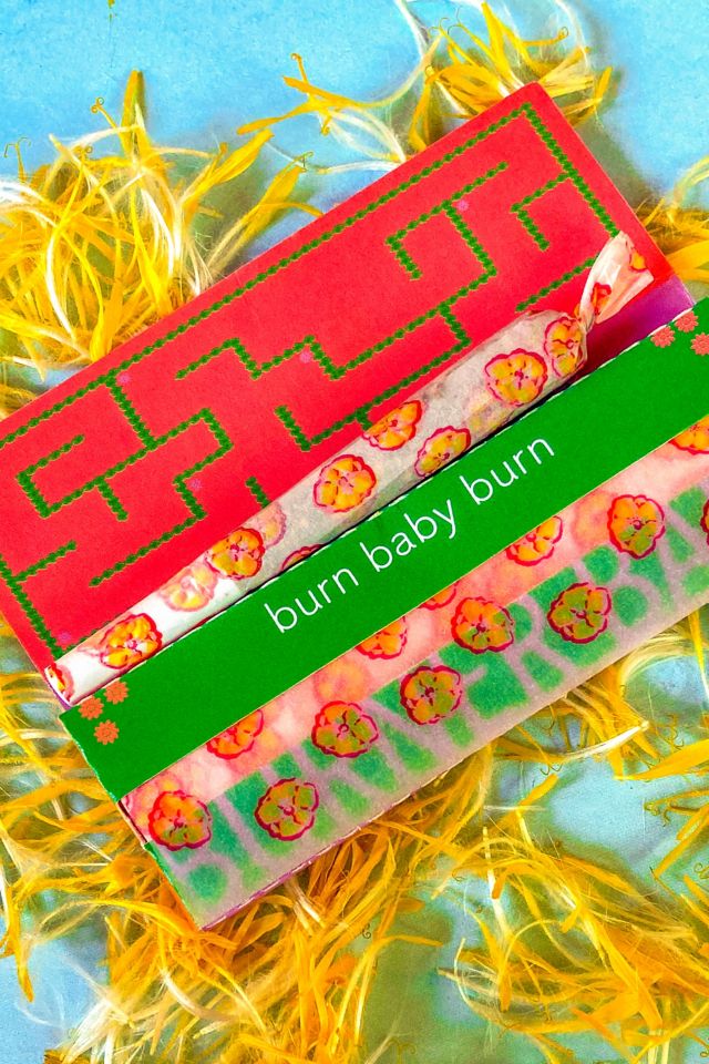 Burner Babe Poppy Rolling Papers #4