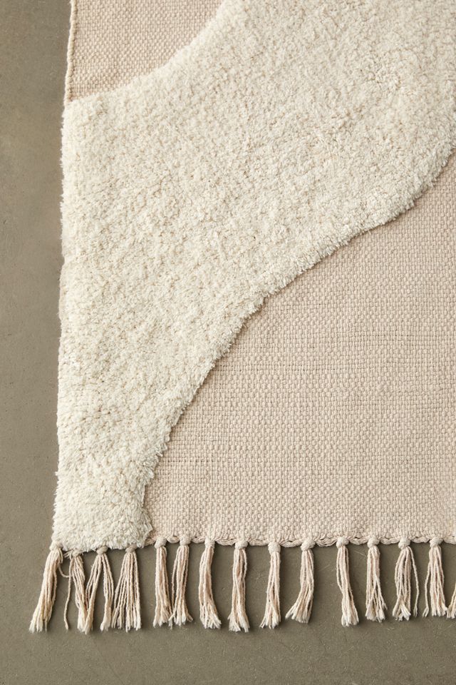 Keely Hilo Tufted Rug | Urban Outfitters