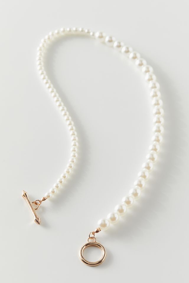 Kiran Pearl Toggle Necklace | Urban Outfitters