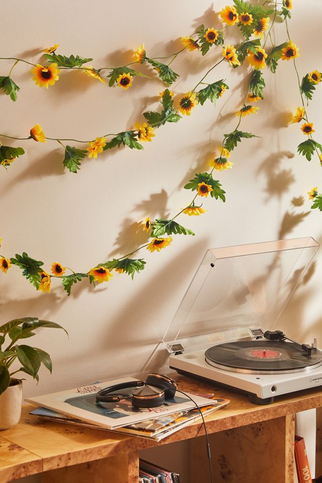 Sunflower Garland Urban Outfitters