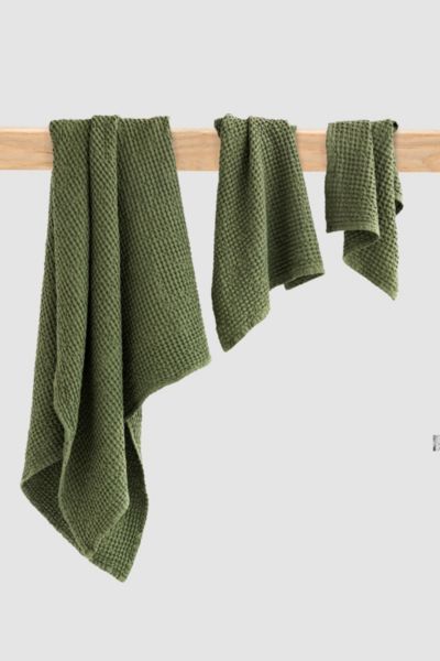 Shop Magiclinen 3-piece Waffle Towel Set In Forest Green At Urban Outfitters