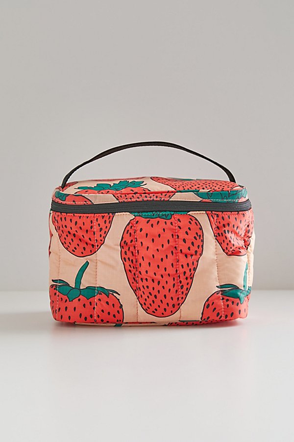 Baggu Puffy Lunch Bag In Strawberry At Urban Outfitters