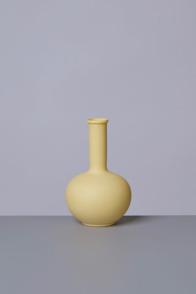 Middle Kingdom Miniature Porcelain Beauty Vase In Butter