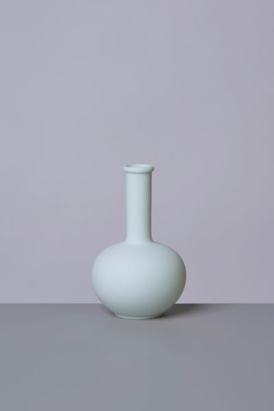 Middle Kingdom Miniature Porcelain Beauty Vase In Mint