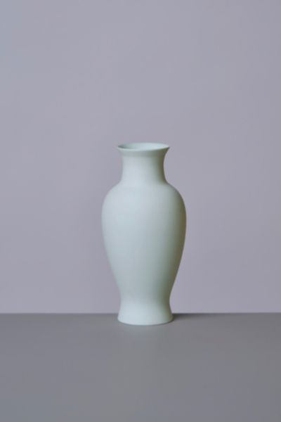 Middle Kingdom Miniature Porcelain Pear Vase In Mint