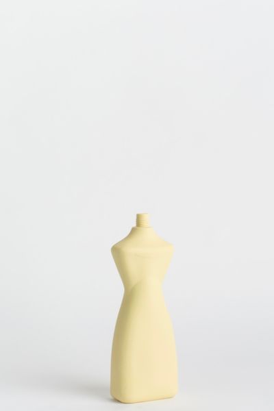 Middle Kingdom X Foekje Fleur Porcelain Curvy Vase In Lemon Yellow