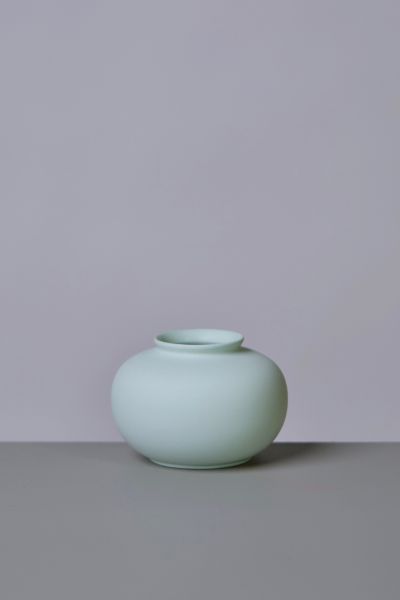 Middle Kingdom Miniature Porcelain Apple Vase In Mint