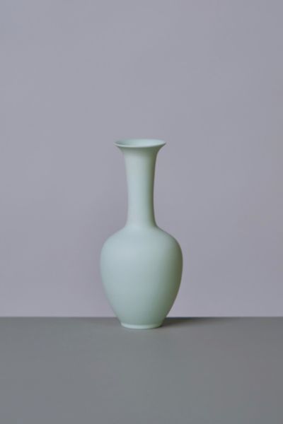 Middle Kingdom Miniature Porcelain Lotus Vase In Mint