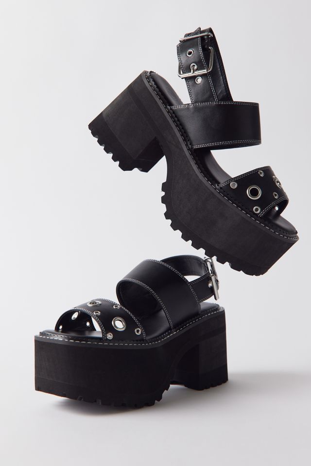 UO Granada Grommet Platform Sandal | Urban Outfitters