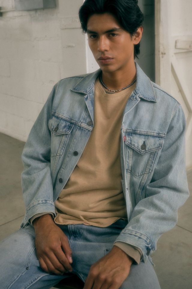 Levi's Worn In Vintage Relaxed Fit Denim Trucker Jacket | Urban Outfitters