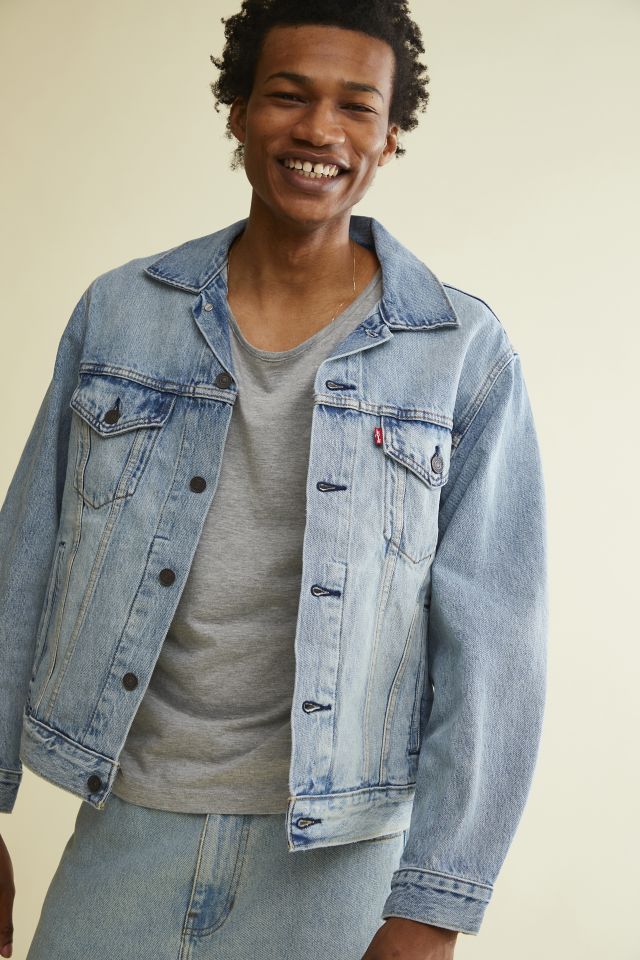 Levi's Worn In Vintage Relaxed Fit Denim Trucker Jacket | Urban Outfitters
