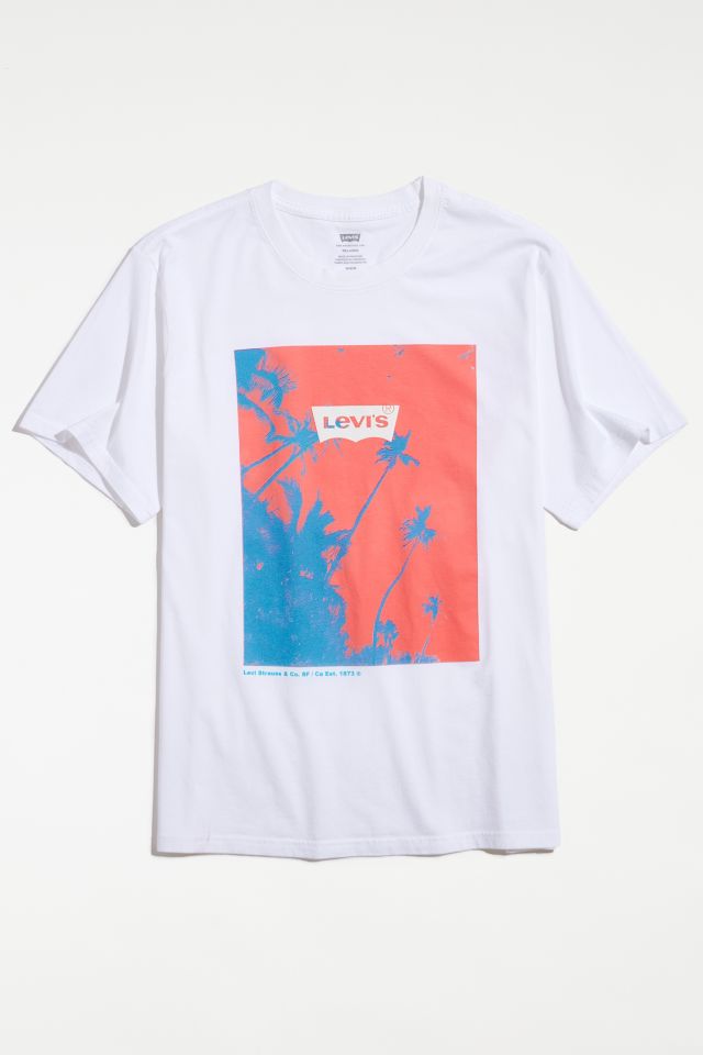Levi’s Relaxed Fit Tee | Urban Outfitters