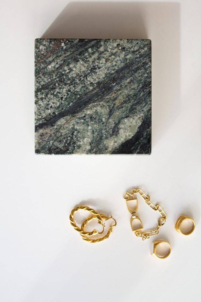 The Parmatile Shop Marble Pedestal #1