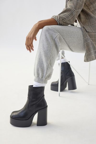 urban outfitters black platform boots