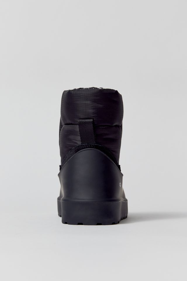 UGG Classic Maxi Toggle Boot | Urban Outfitters