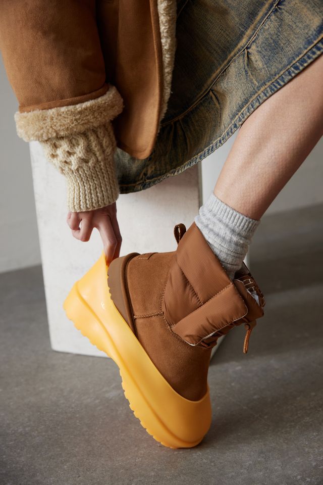 UGG Classic Maxi Toggle Bootie | Urban Outfitters Canada