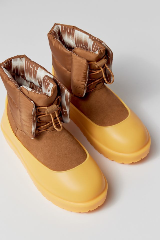 UGG Classic Maxi Toggle Bootie | Urban Outfitters Canada