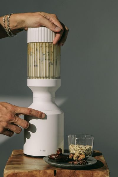 BEAST HEALTH BEAST BLENDER + HYDRATION SYSTEM IN CLOUD WHITE AT URBAN OUTFITTERS