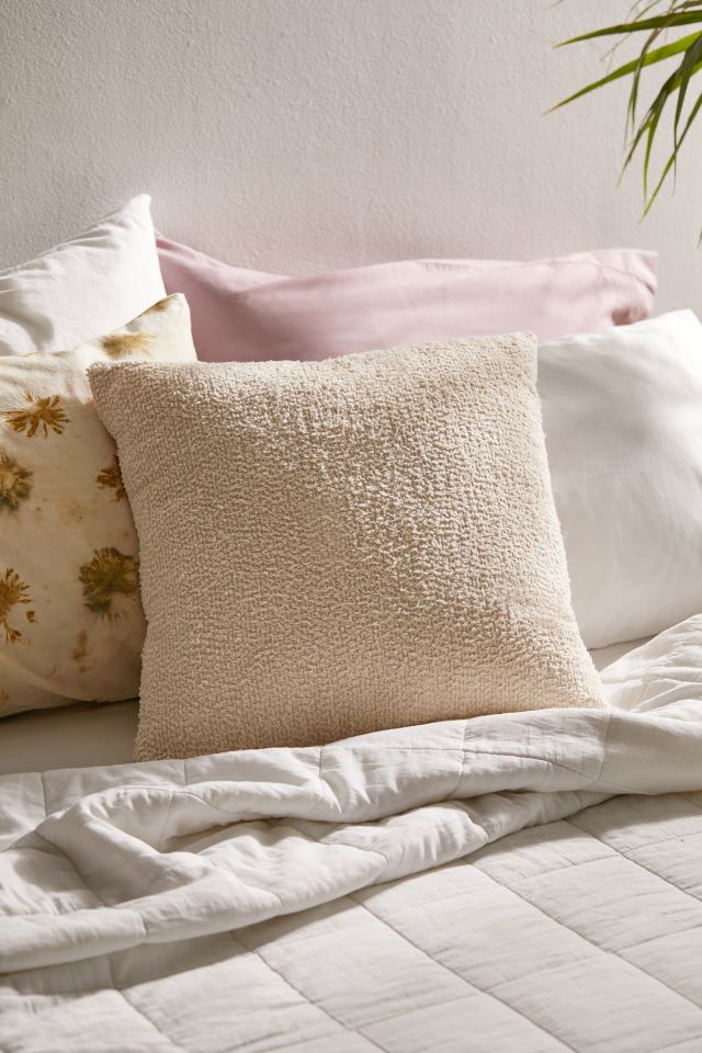 Throw pillows 2024 urban outfitters