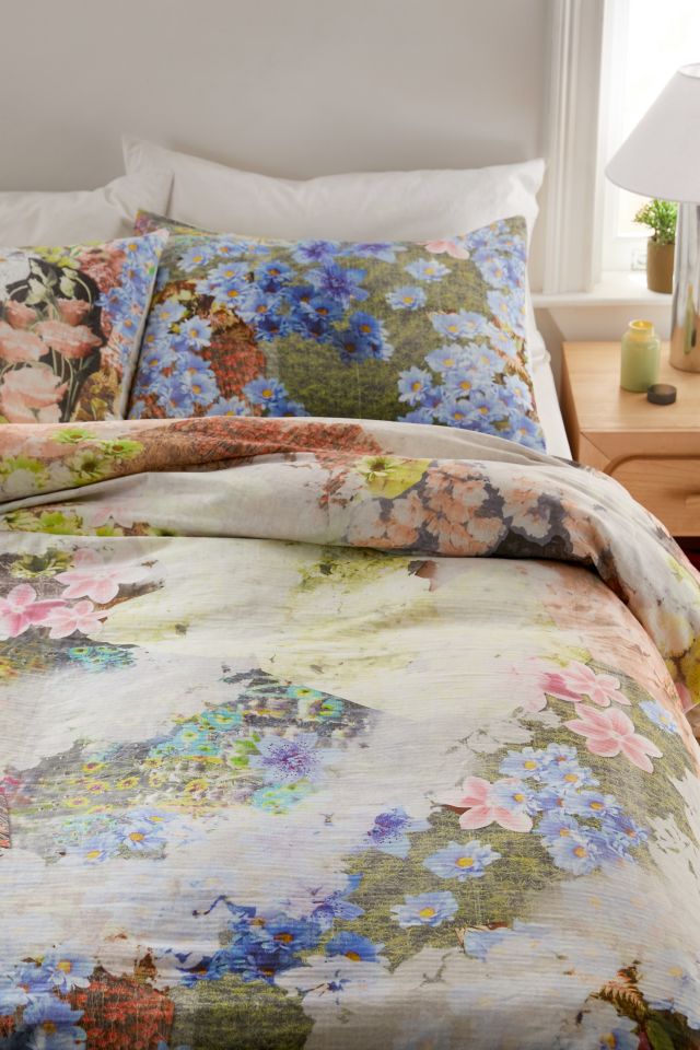 Akila Duvet Cover