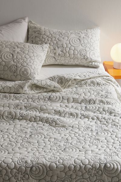 Happy Daisy Quilt | Urban Outfitters