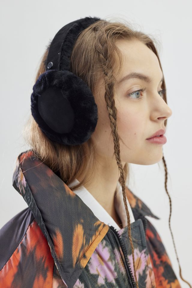 UGG Sheepskin Wireless Headphone Earmuff | Urban Outfitters