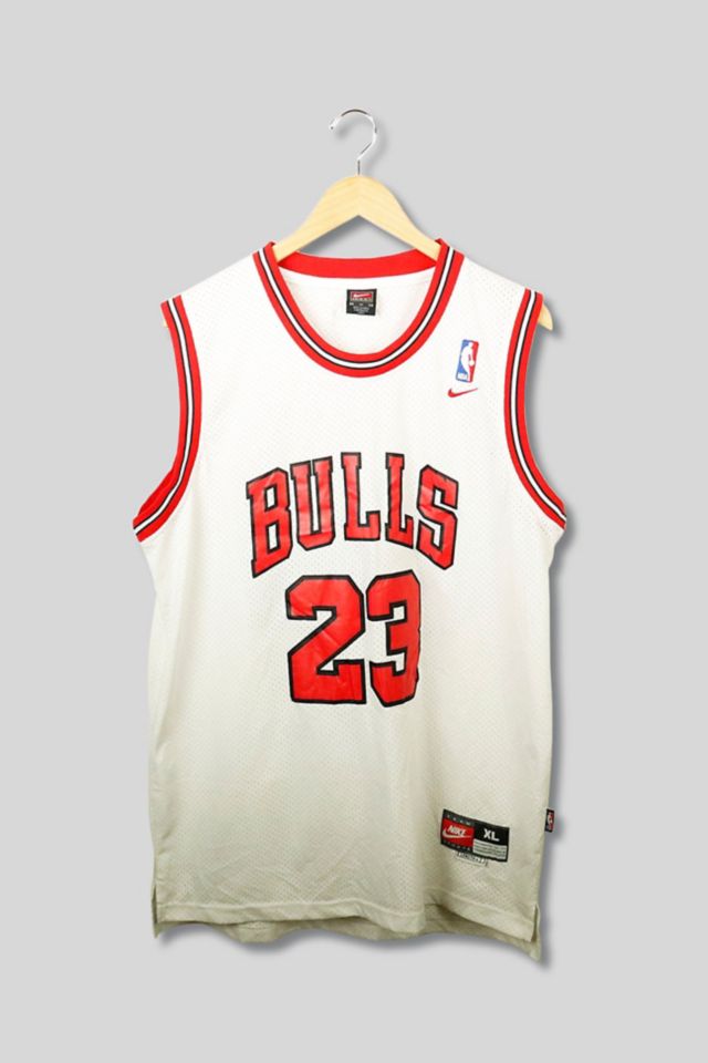 Nike bulls jordan on sale jersey