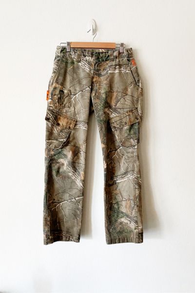 urban outfitters camo cargo pants
