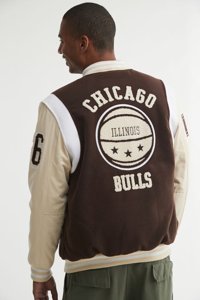 CHICAGO BULLS ULTRA GAME ジャケット 1XL ブルズ ULTRA GAME UO Exclusive Chicago Bulls Workwear Varsity
