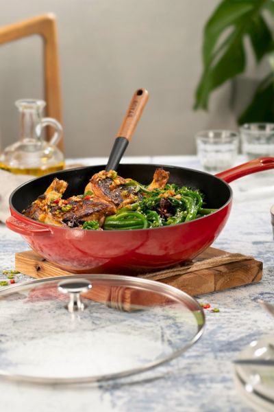 Staub Cast Iron 10-inch Daily Pan With Glass Lid