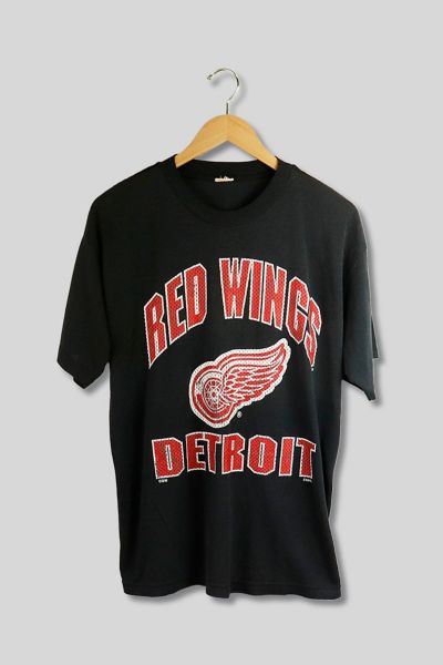 Vintage red best sale wings t shirt