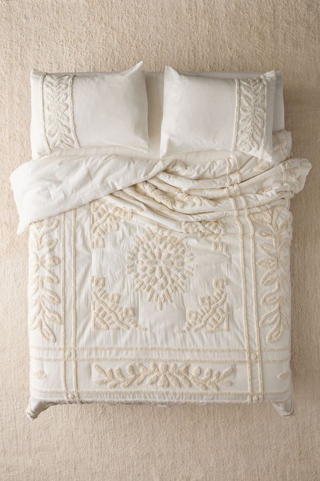 Jackie Tufted Comforter