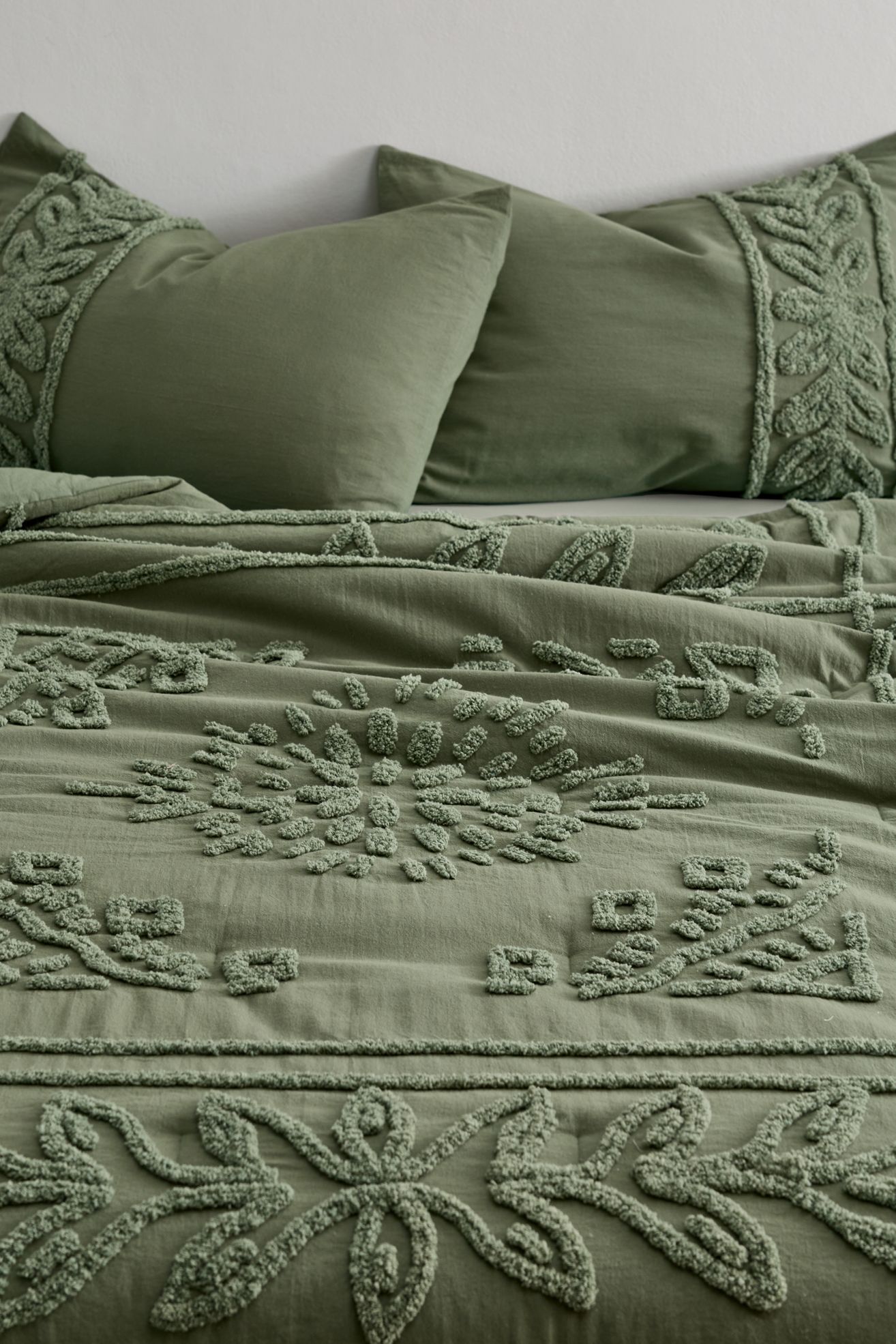 Jackie Icon Tufted Comforter - Dark Green