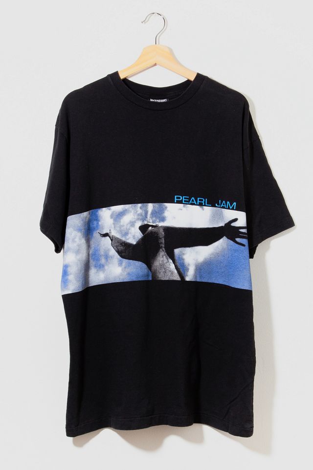 Vintage 1990s Pearl Jam T-Shirt Grunge All Over Print Single Vintage 1990s Pearl Jam T-Shirt Grunge All Over Print Single