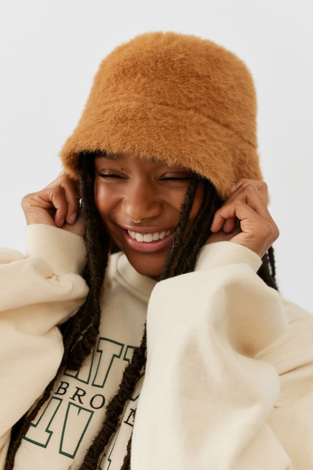 Fuzzy bucket store hat urban outfitters