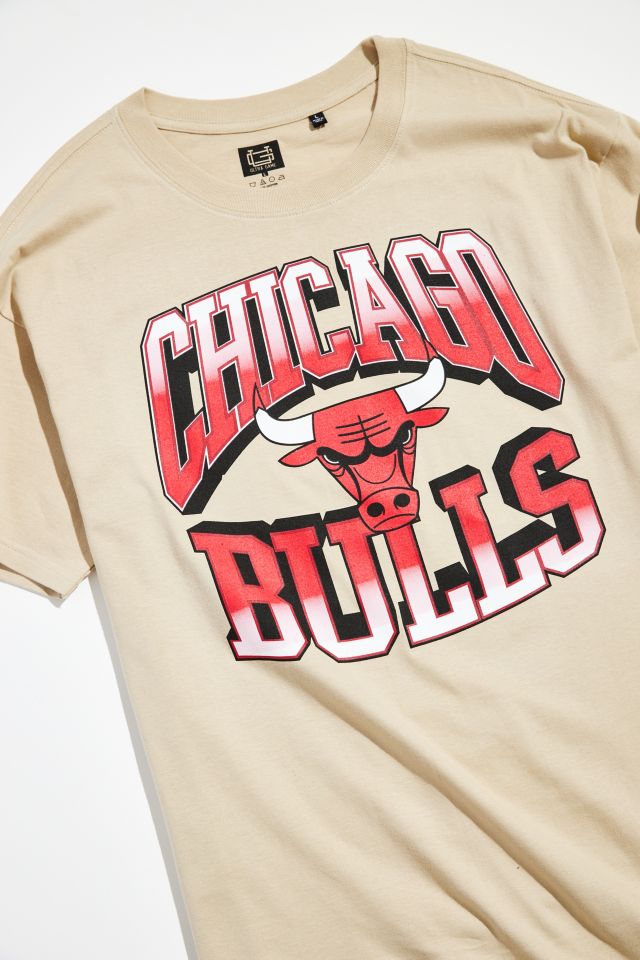 Urban Outfitters Pro Standard Chicago Bulls Roses Tee