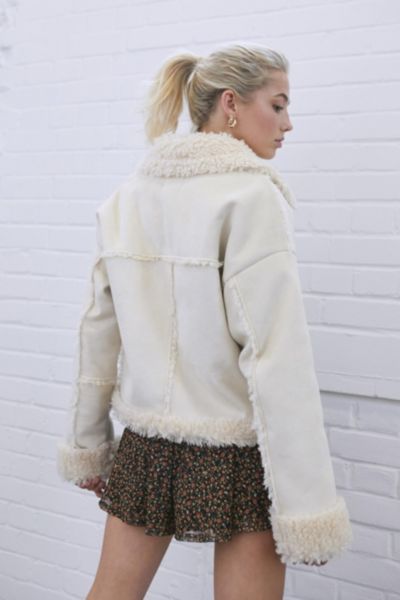 uo faux shearling beige cropped jacket